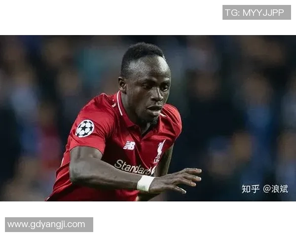 非洲足球明星下跪事件引发全球关注与讨论的背后意义与影响